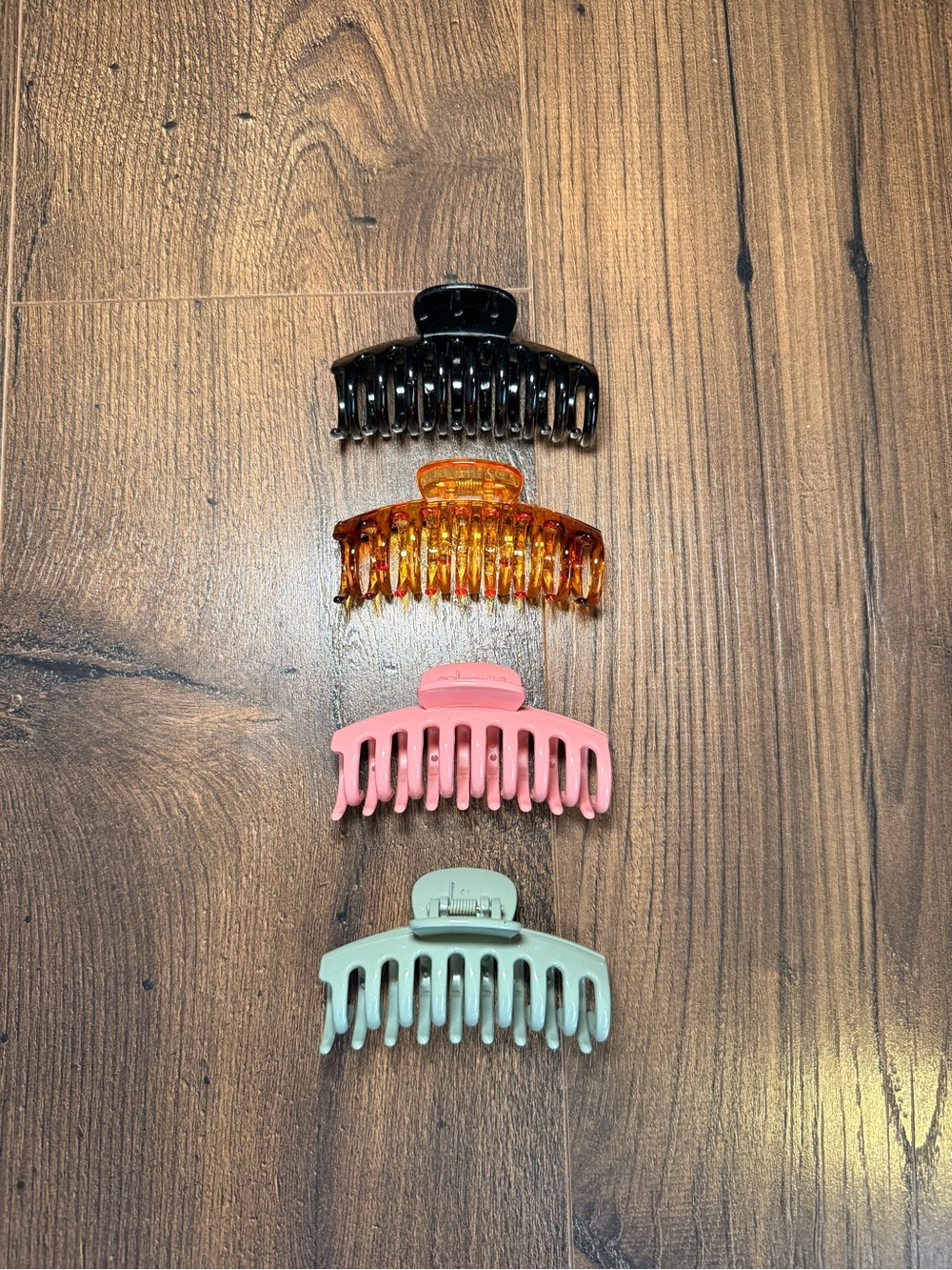 Amazon 4-Pack Hair Claw Clips in Black, Amber, Pink & Sage Green